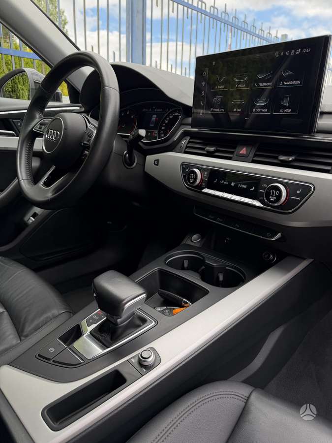 Audi A4, 2.0 l., Седан