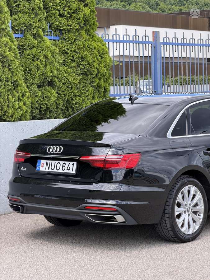 Audi A4, 2.0 l., Седан