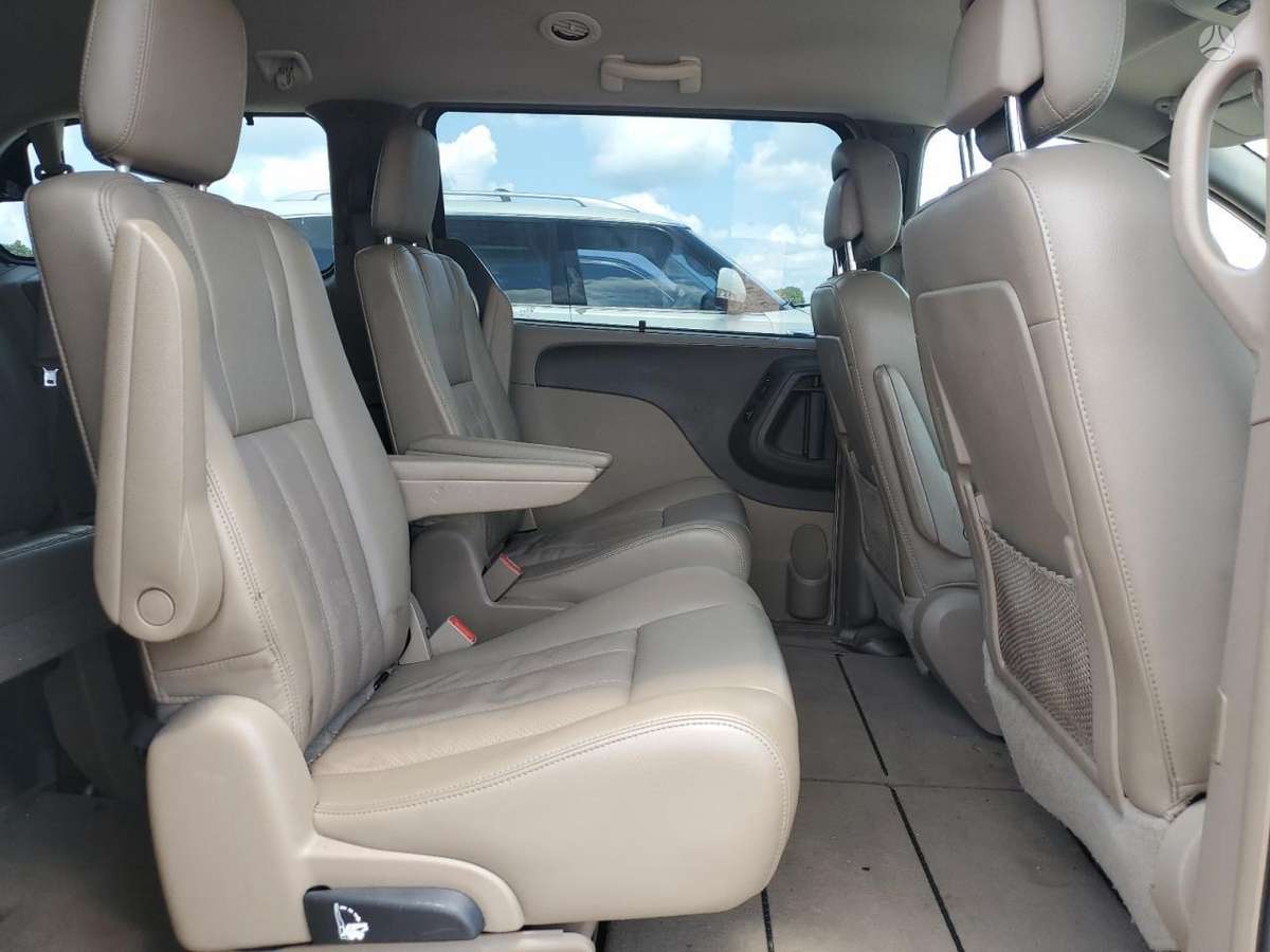Chrysler Town & Country dalimis