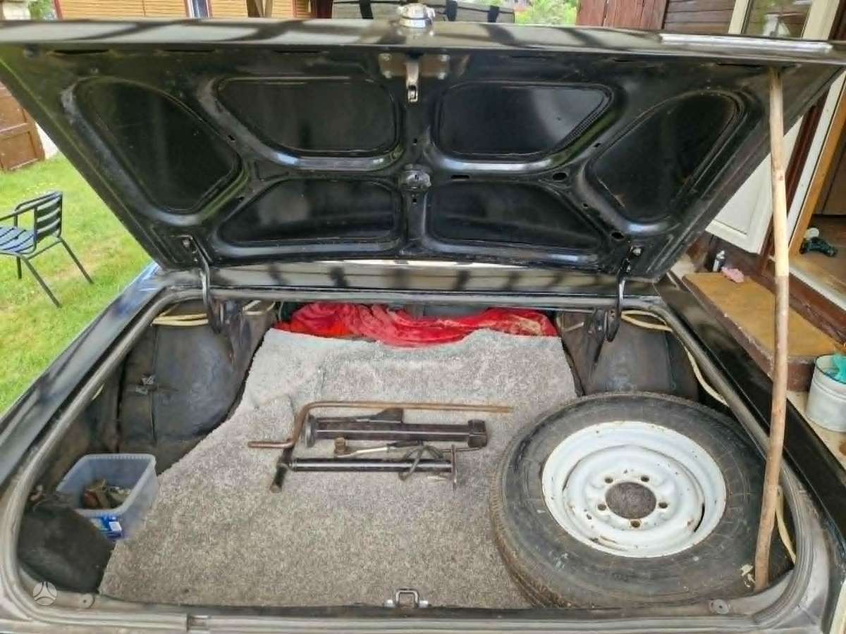 GAZ 24, 2.5 l., Седан