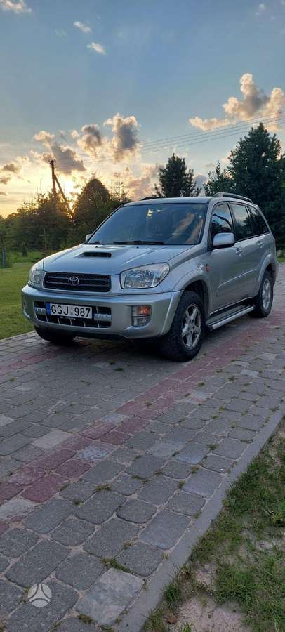 Toyota RAV4 - 1