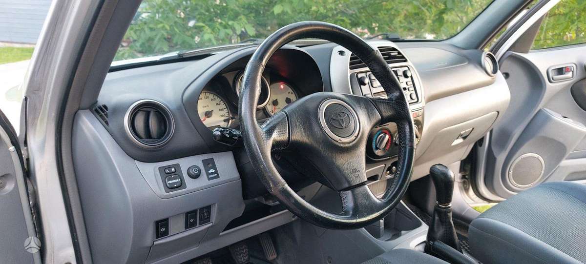 Toyota RAV4 - 4