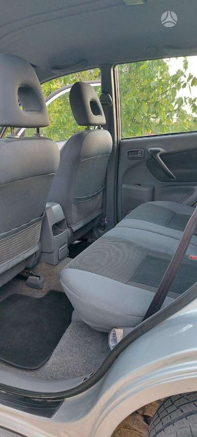 Toyota RAV4 - 6