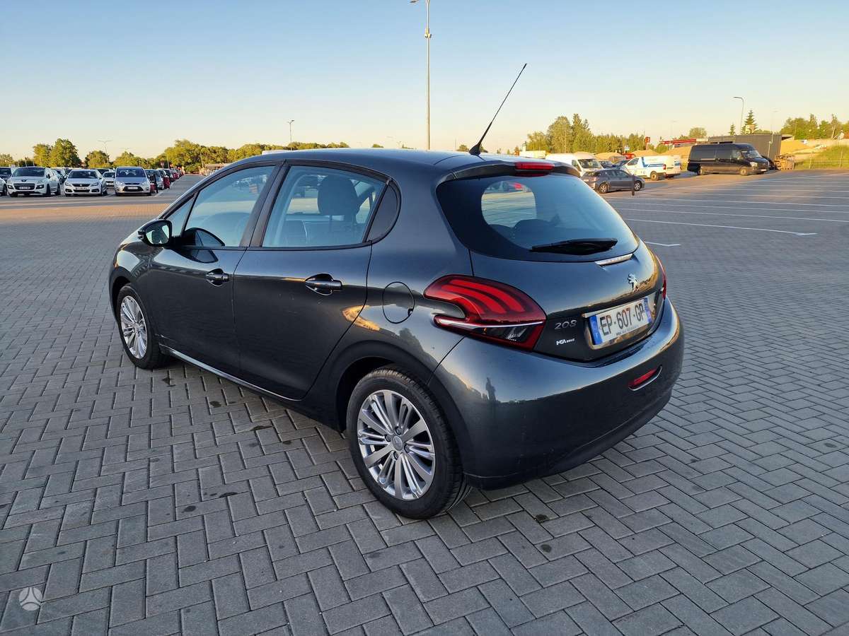 Peugeot 208, 1.2 l., hatchback
