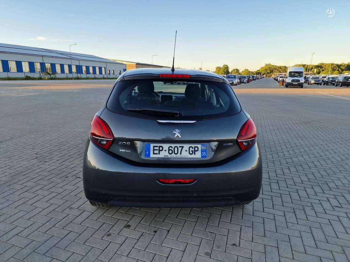 Peugeot 208, 1.2 l., hatchback