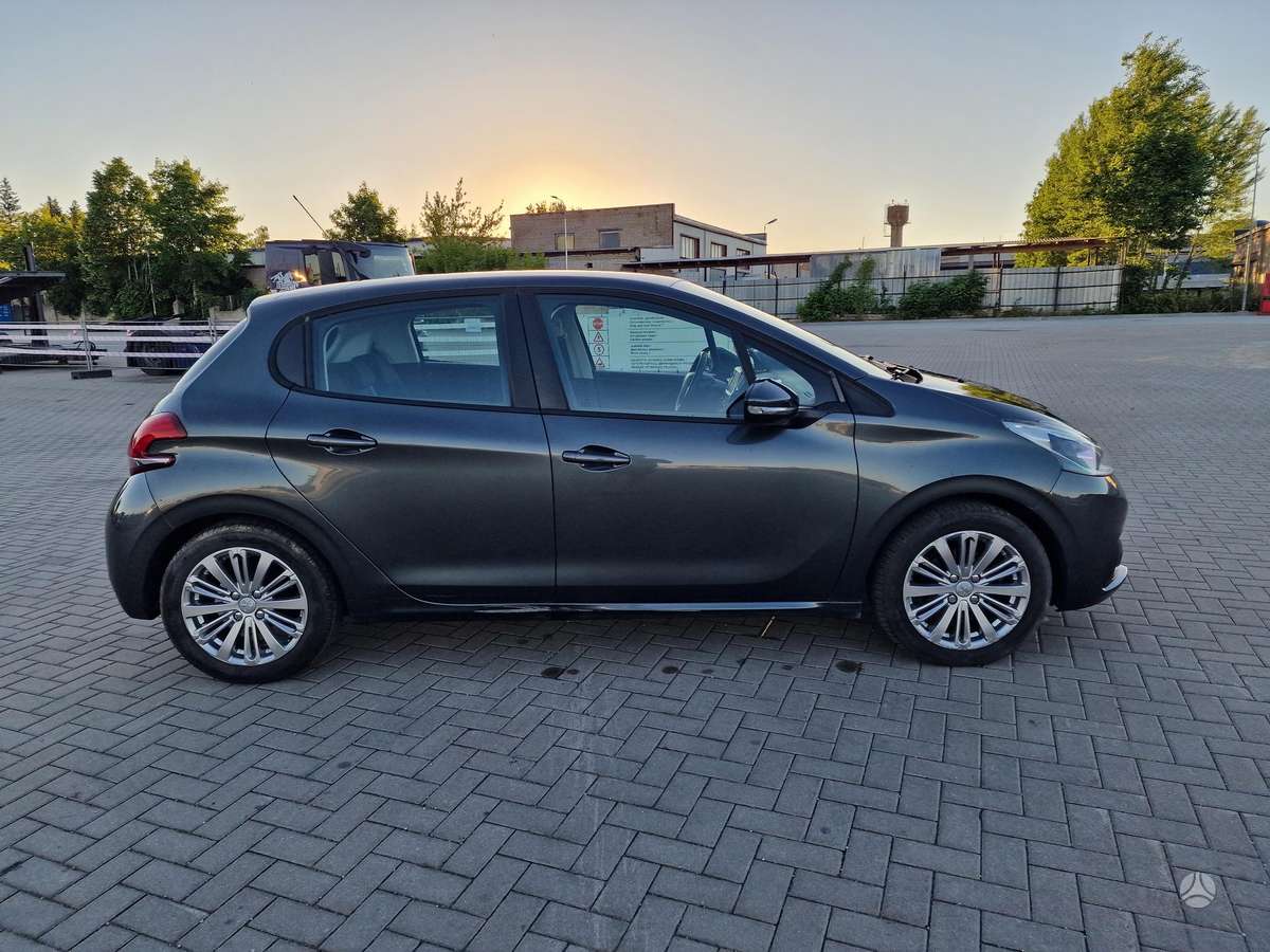 Peugeot 208, 1.2 l., hatchback