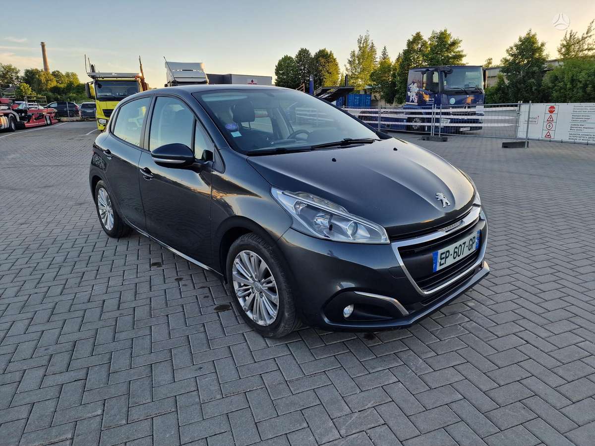 Peugeot 208, 1.2 l., hatchback