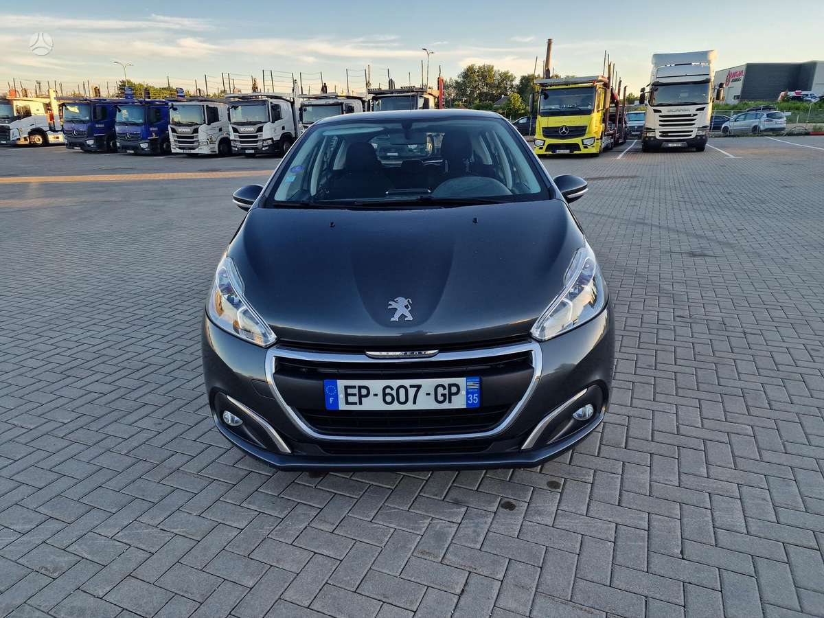 Peugeot 208, 1.2 l., hatchback