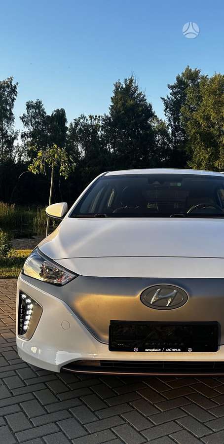 Hyundai IONIQ, Седан