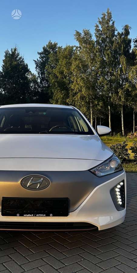 Hyundai IONIQ, Седан