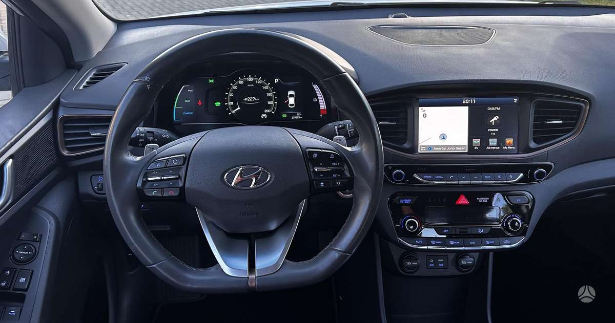 Hyundai IONIQ, Седан