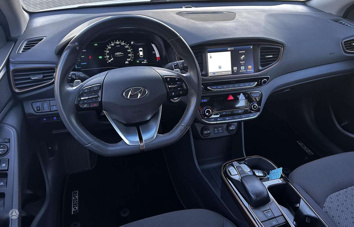 Hyundai IONIQ, Седан