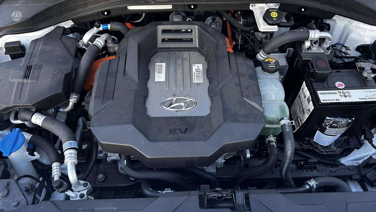Hyundai IONIQ, Седан