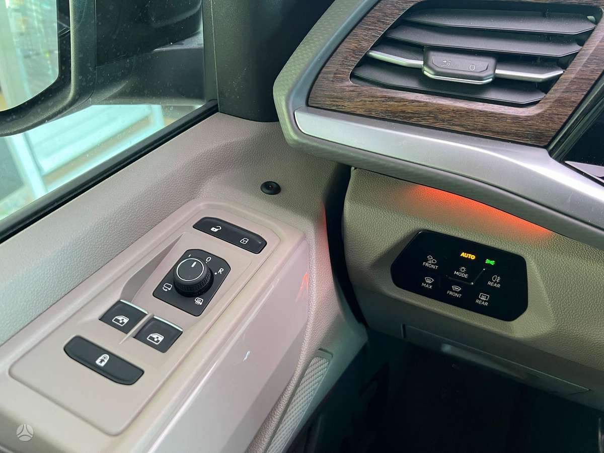 Volkswagen Multivan, 2.0 l., Минивэн