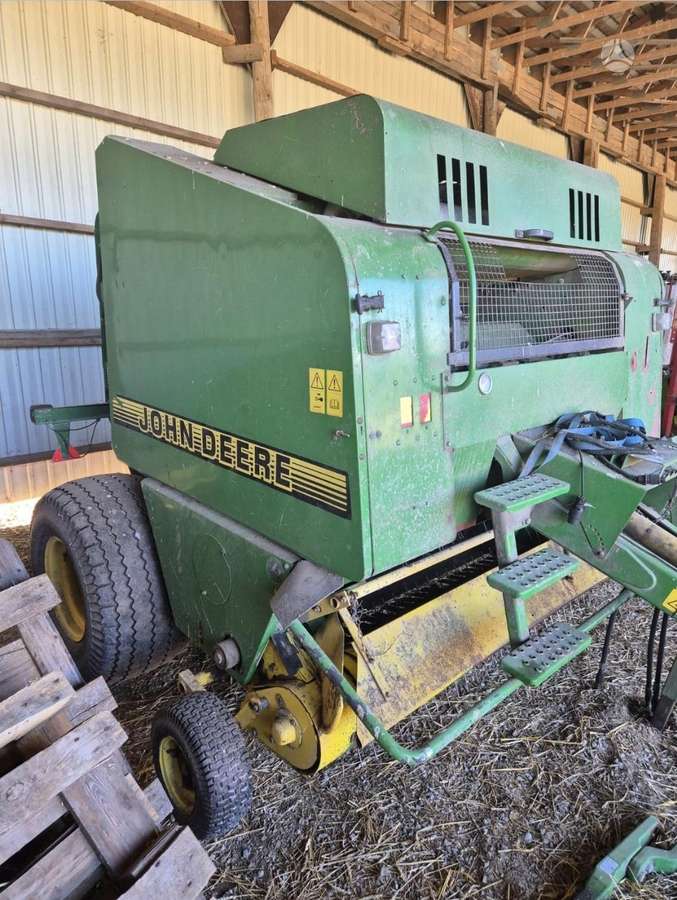 John Deere 575, balers