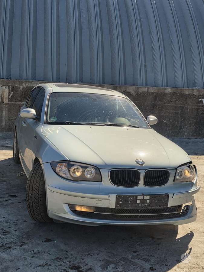 BMW 118 dalimis