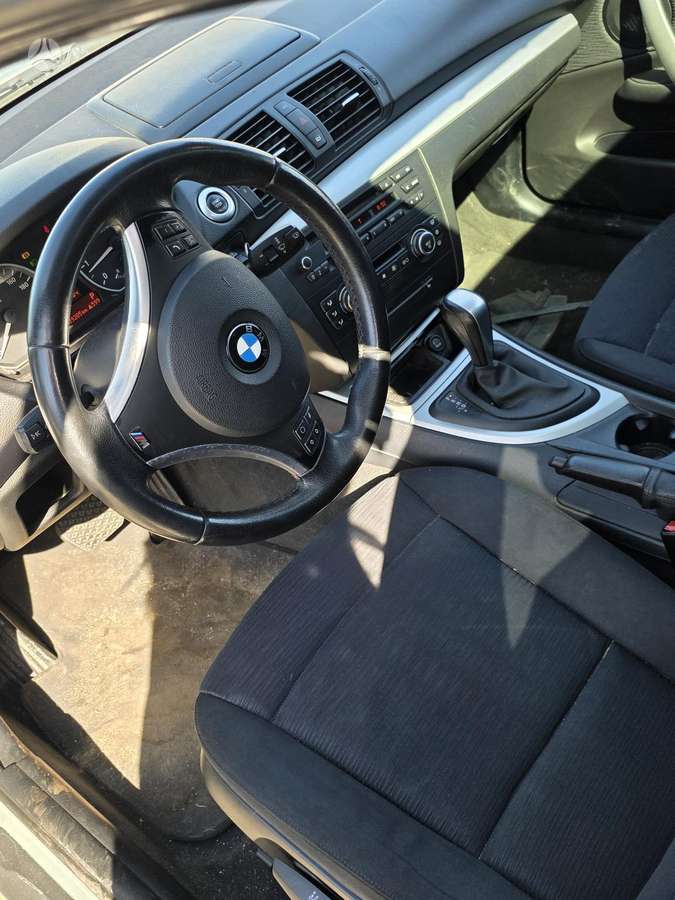 BMW 118 dalimis