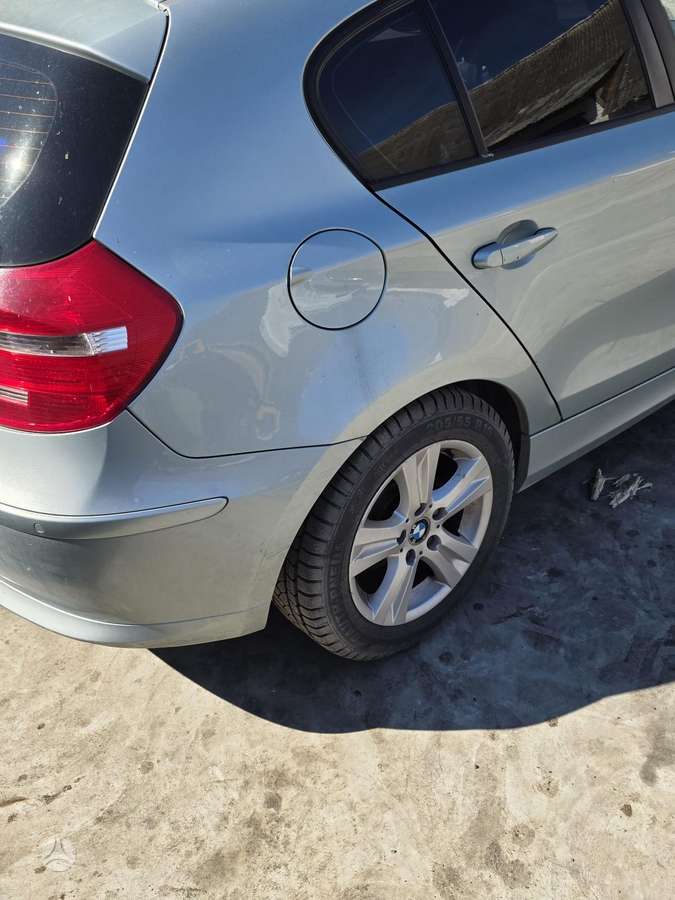 BMW 118 dalimis