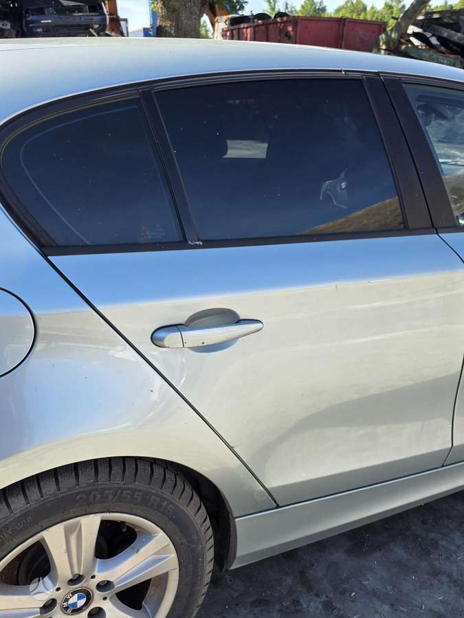 BMW 118 dalimis