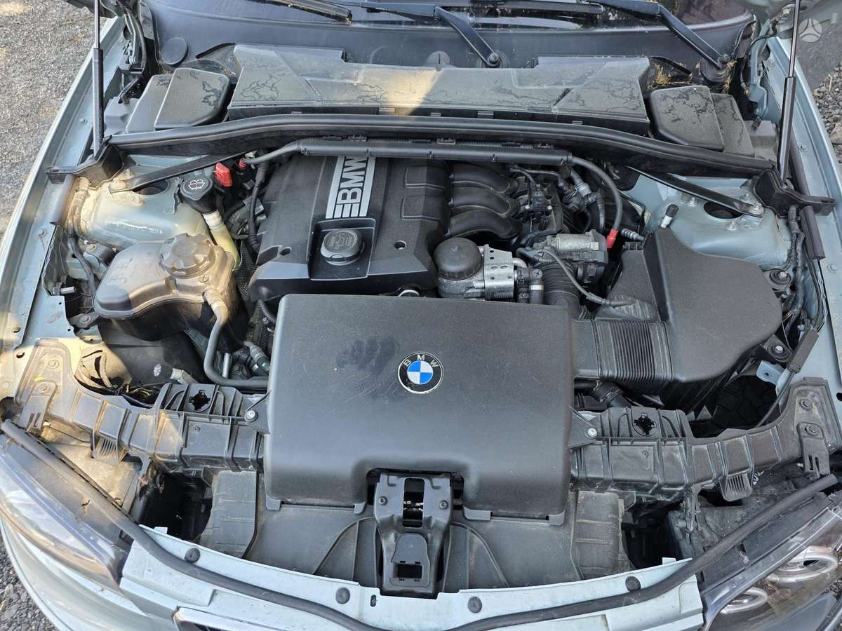BMW 118 dalimis