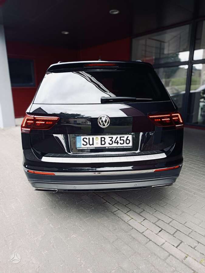 Volkswagen Tiguan Allspace - 11
