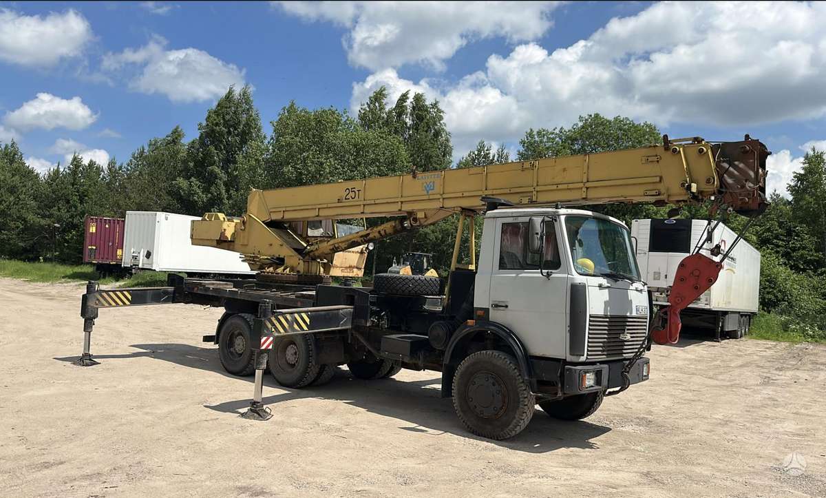 MAZ KS-45717A-1, kranai