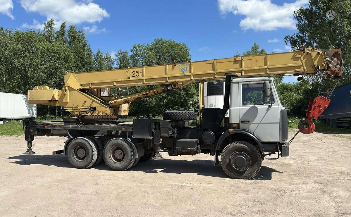 MAZ KS-45717A-1, kranai