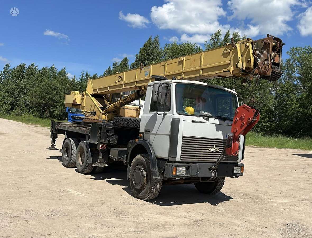 MAZ KS-45717A-1, crane
