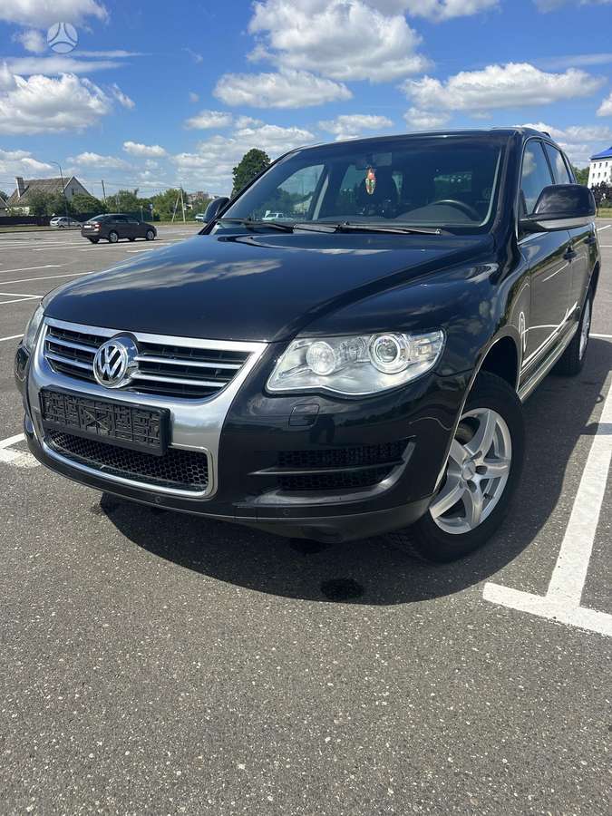 Volkswagen Touareg - 1