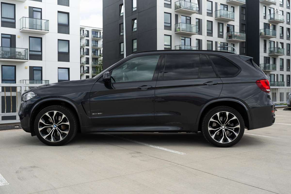 BMW X5, 4.4 l., off-road / crossover