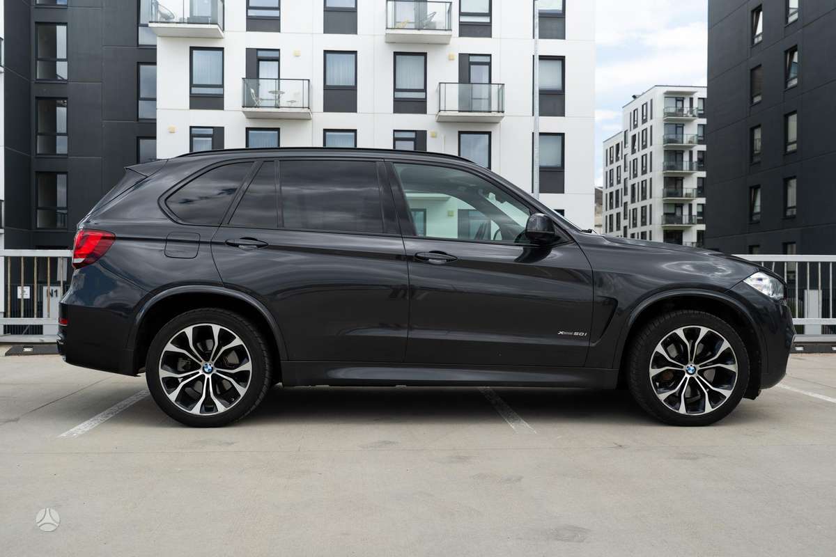 BMW X5, 4.4 l., off-road / crossover