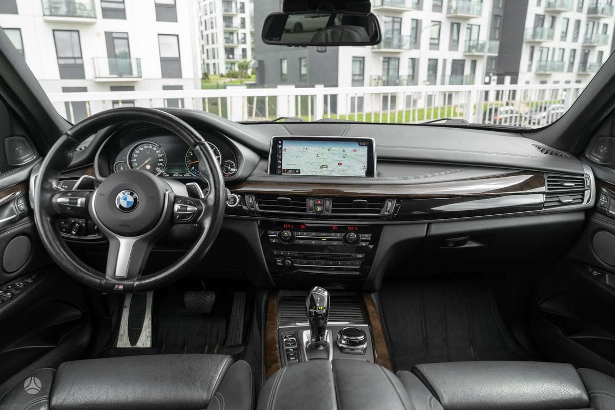 BMW X5, 4.4 l., off-road / crossover