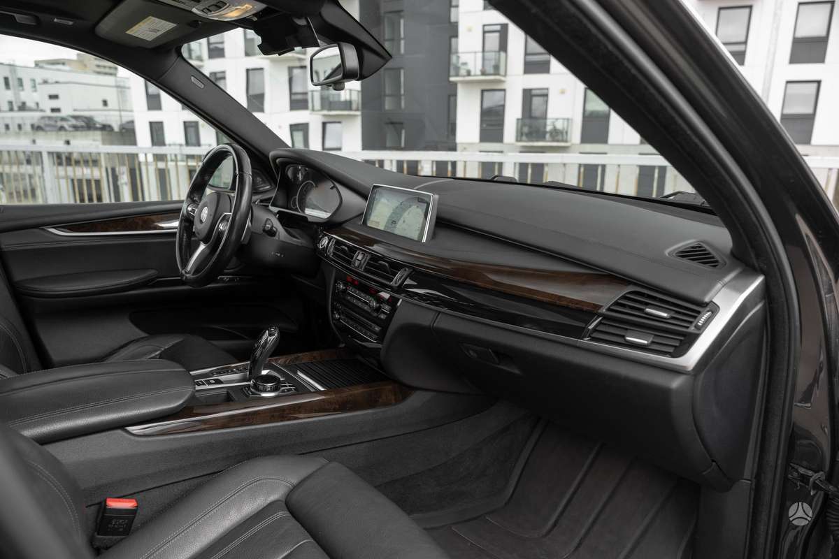 BMW X5, 4.4 l., off-road / crossover