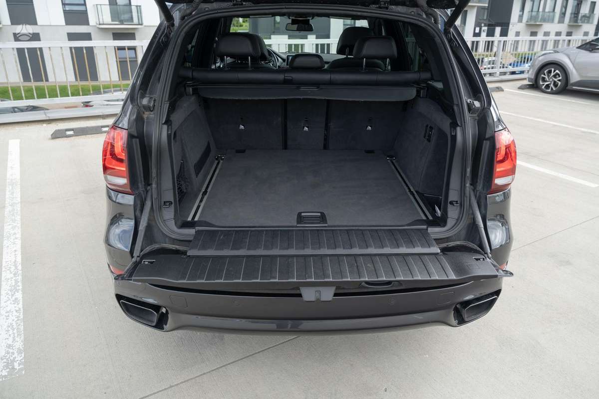 BMW X5, 4.4 l., off-road / crossover