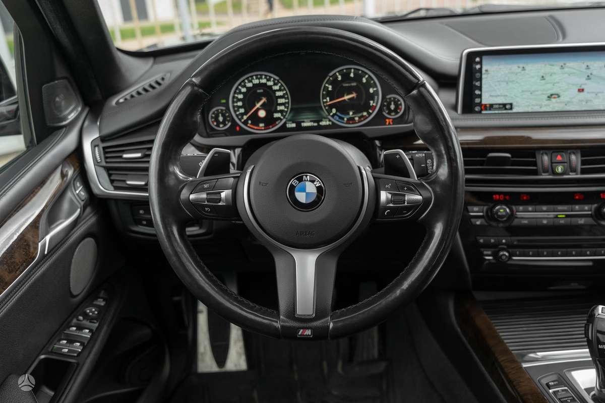 BMW X5, 4.4 l., off-road / crossover