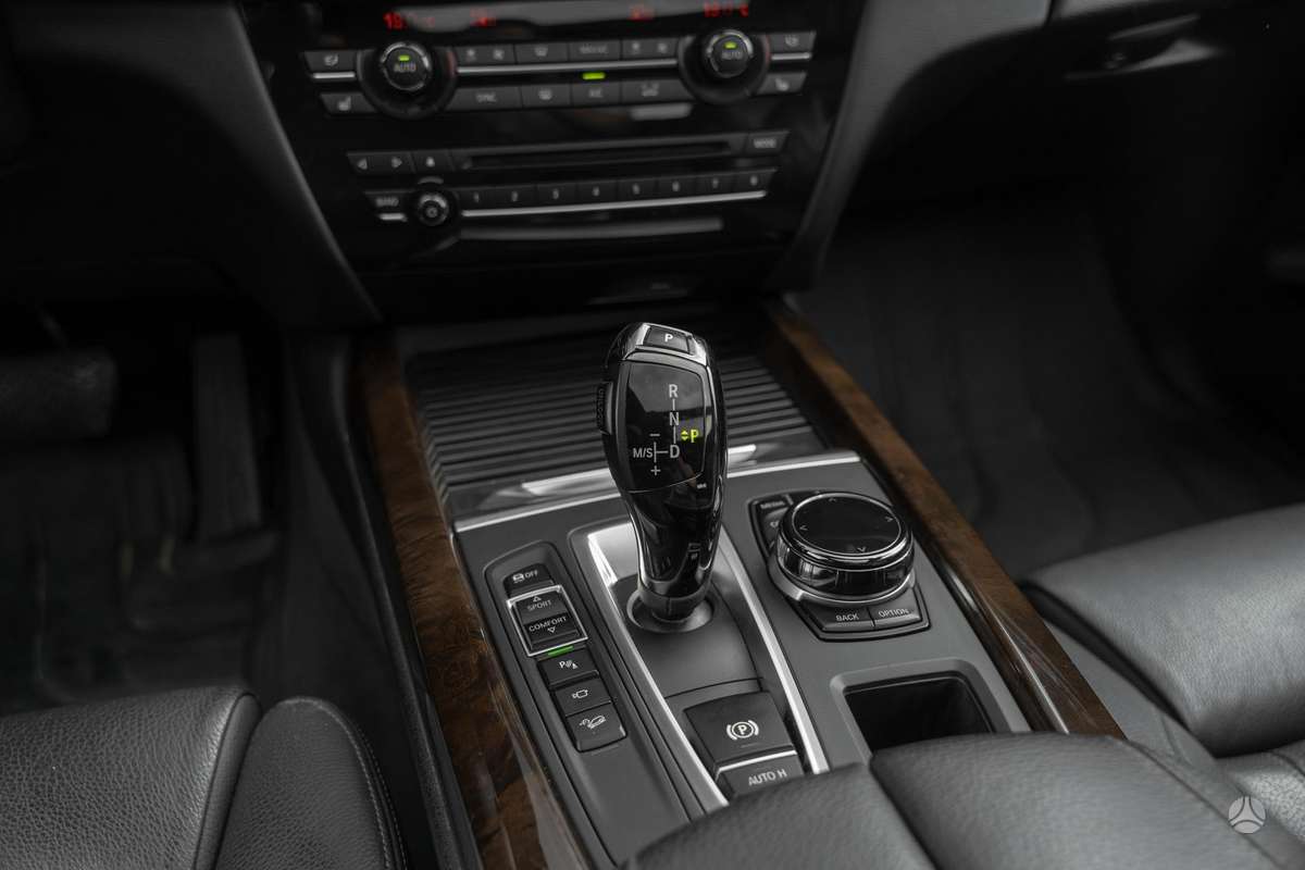 BMW X5, 4.4 l., off-road / crossover