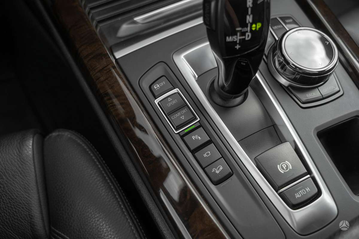 BMW X5, 4.4 l., off-road / crossover