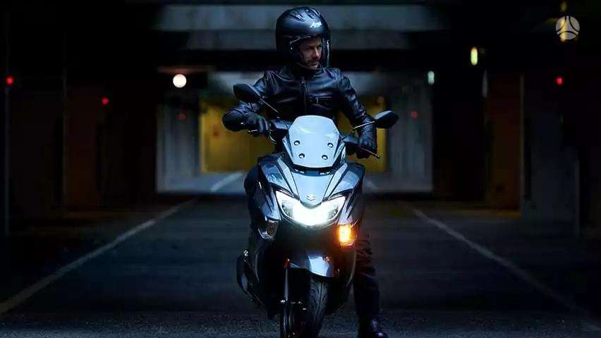 Suzuki Burgman 125cc, scooters / mopeds