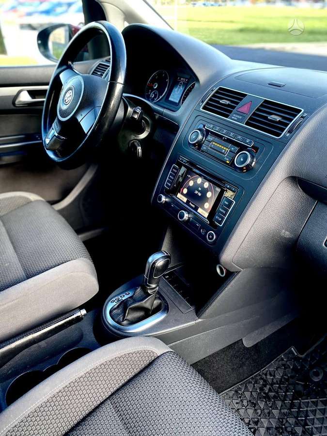 Volkswagen Touran - 10