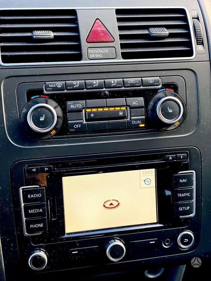 Volkswagen Touran - 11