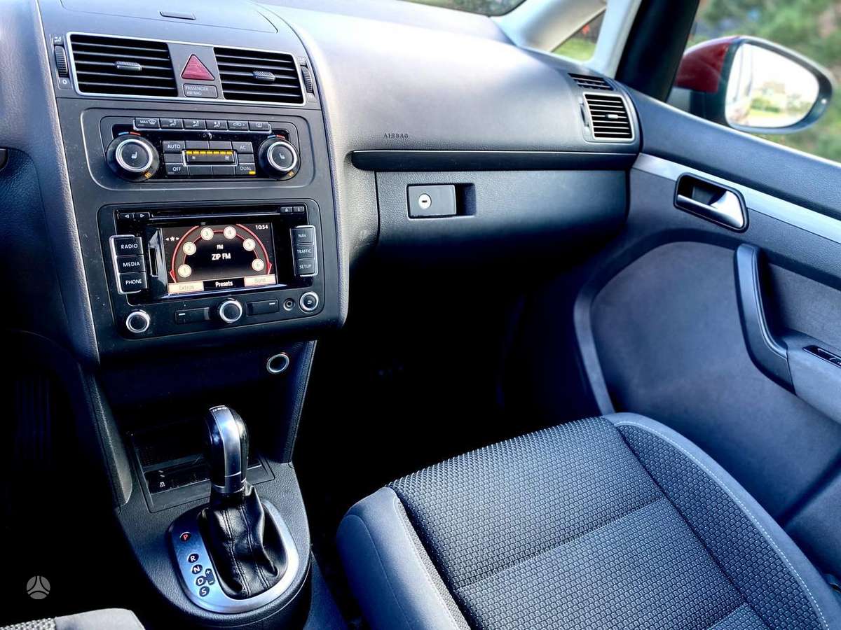 Volkswagen Touran - 12