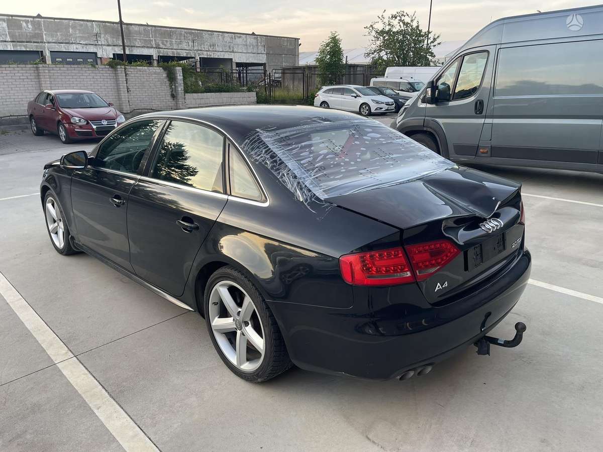 Audi A4, 2.0 l., Седан
