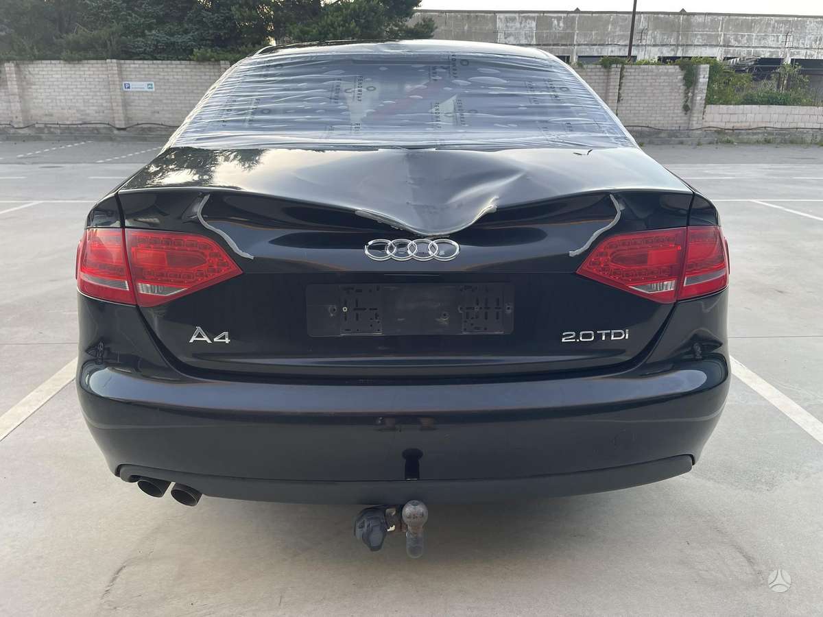 Audi A4, 2.0 l., Седан