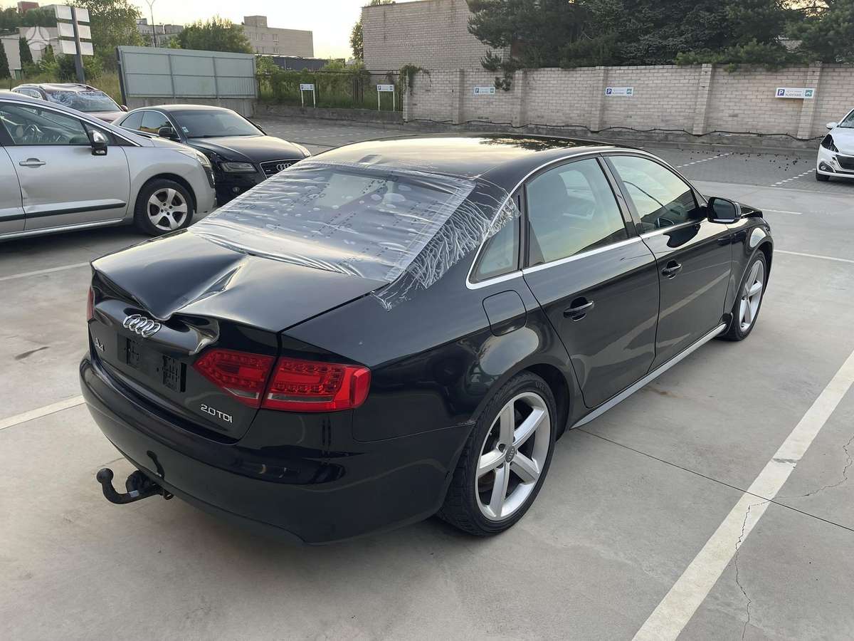 Audi A4, 2.0 l., Седан