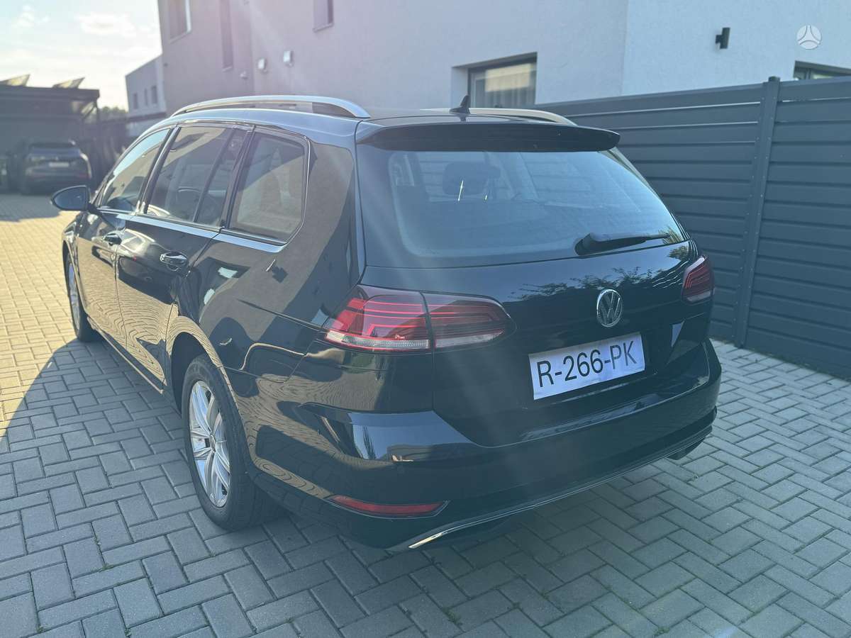 Volkswagen Golf - 5