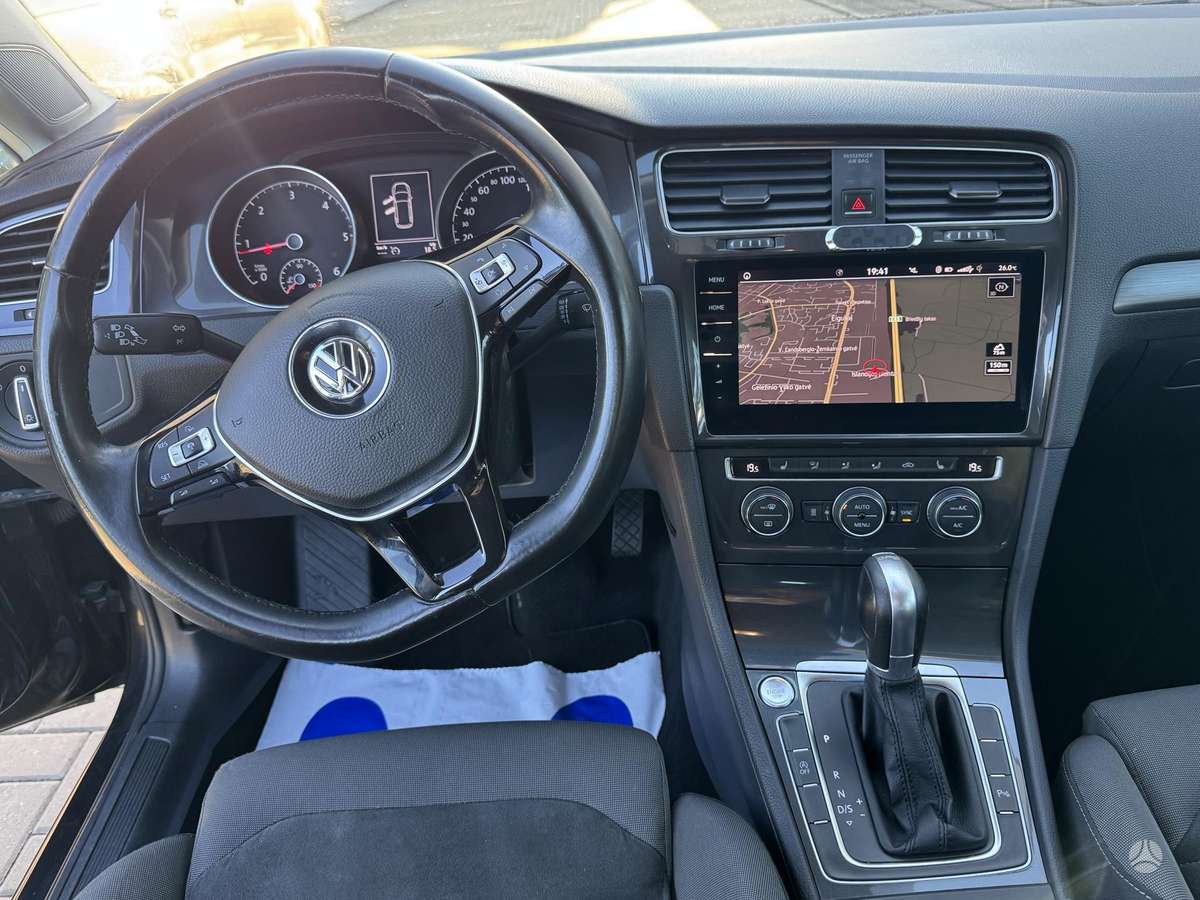 Volkswagen Golf - 9