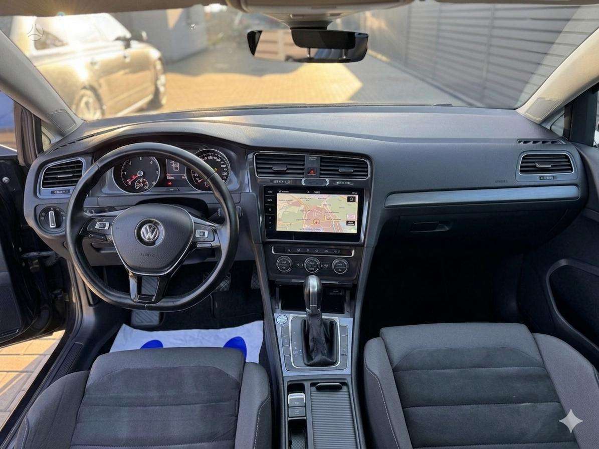 Volkswagen Golf - 10