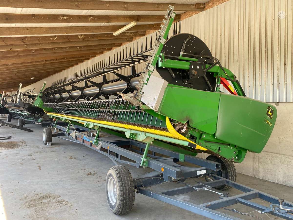 John Deere S790, kombainai