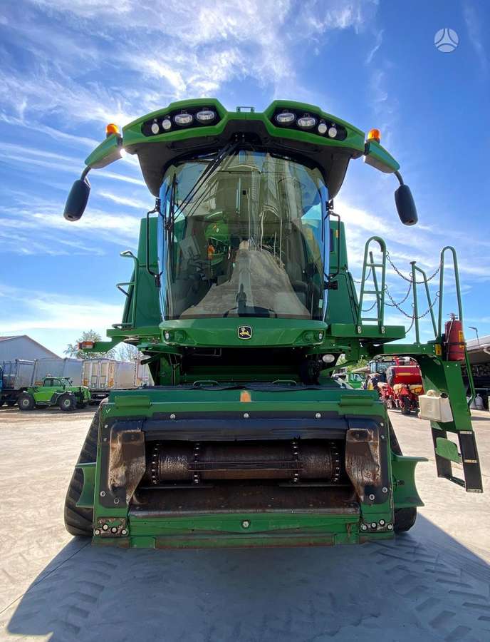 John Deere S790, combine harvesters