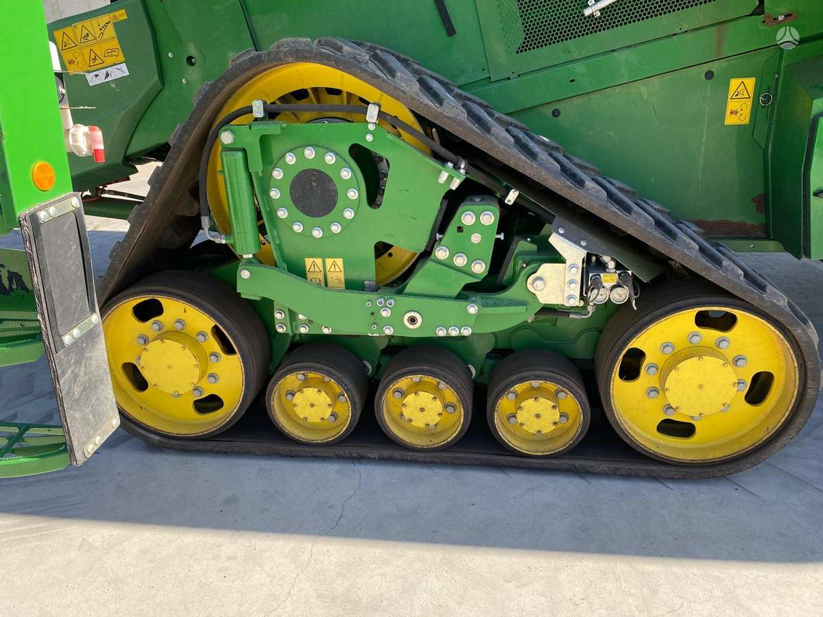 John Deere S790, kombainai